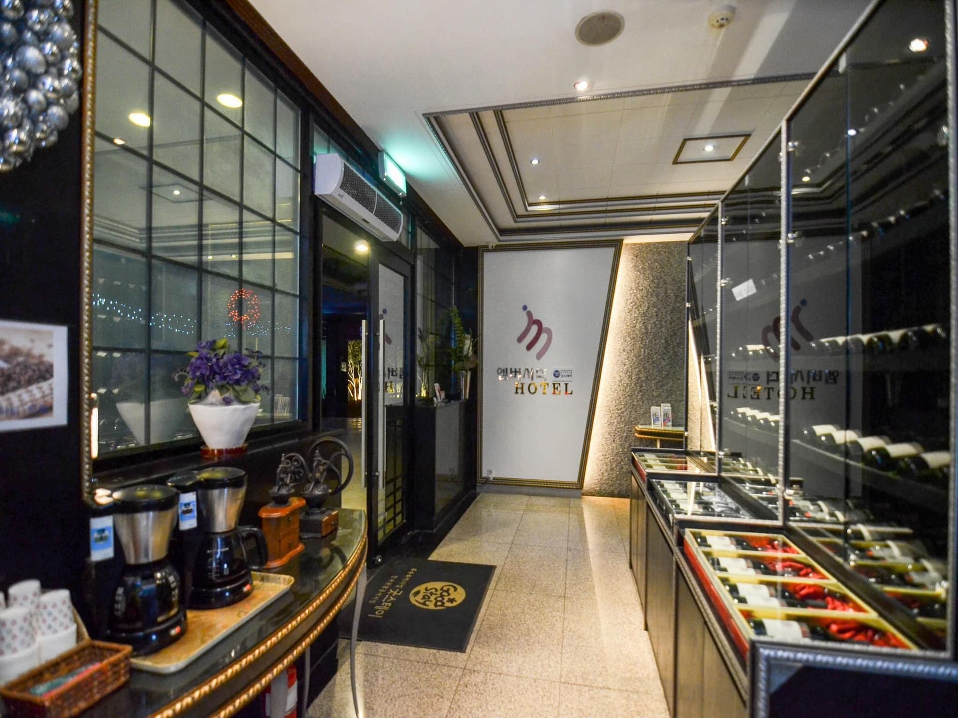 โรงแรมซันชอน เอมเบอร์