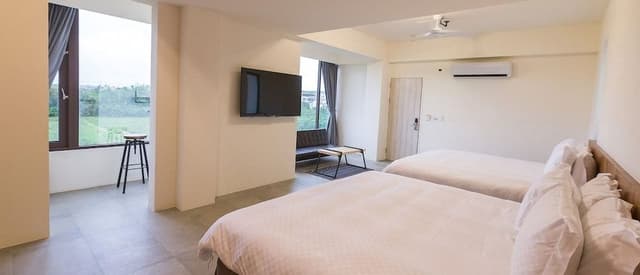 Quadruple Room (2-5PAX)