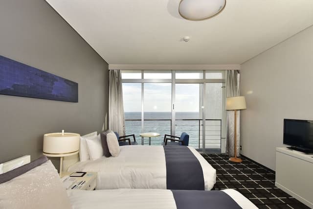 [Upper Floor] Ocean View Twin Room C (376 sqft) Non Smoking