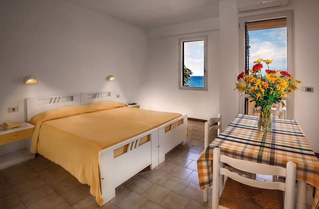 Standard Studio, Multiple Beds, Smoking, Kitchen