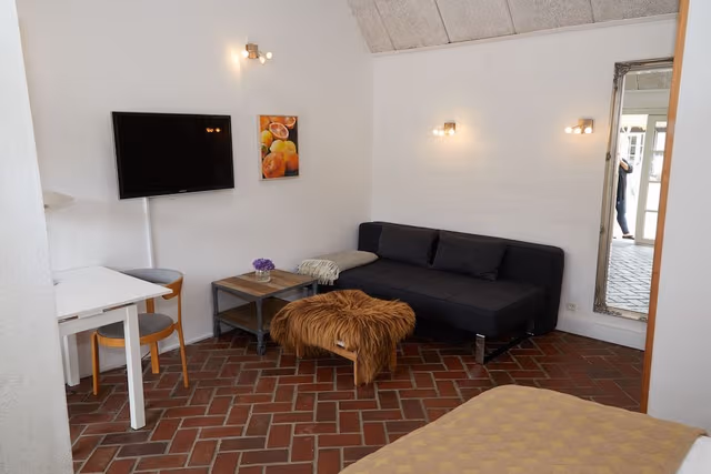 Basic Room, 1 Queen Bed