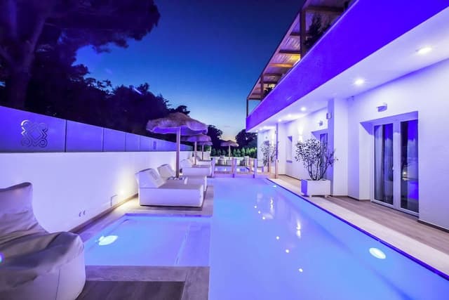 Deluxe Double or Twin Room, Pool View