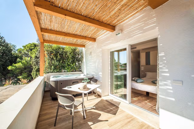 Deluxe Double Room - Jacuzzi, Sea View
