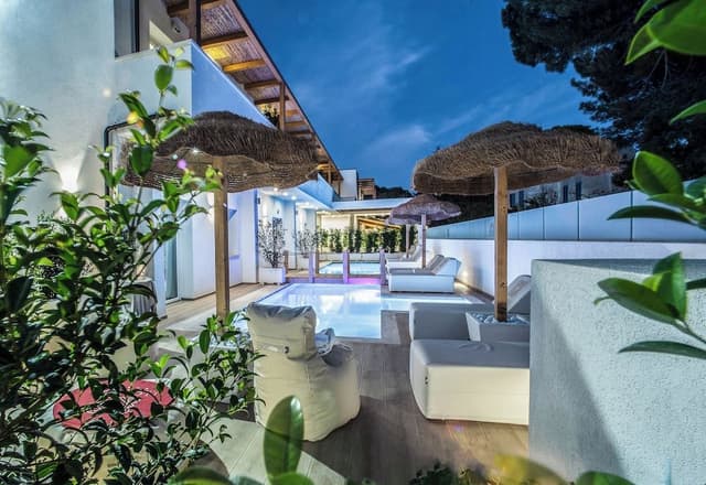 Deluxe Double or Twin Room, Pool View