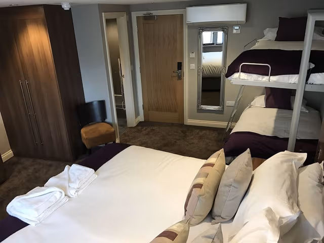 Family Room, 1 Bedroom