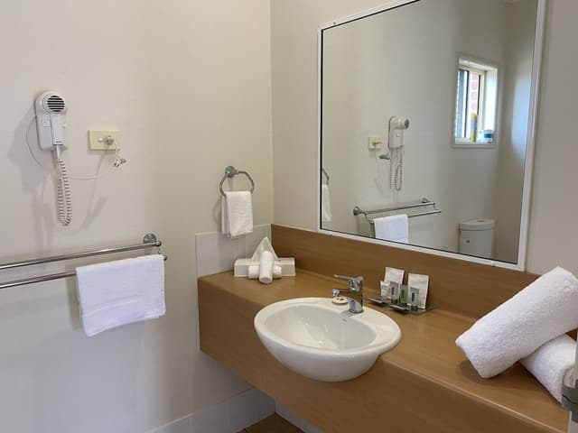 Standard Room, Non Smoking (Queen + Single Suite)