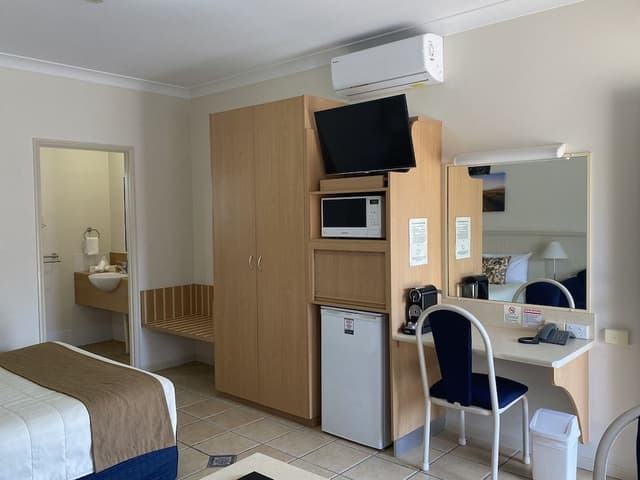 Standard Room, Non Smoking (Queen Suite)