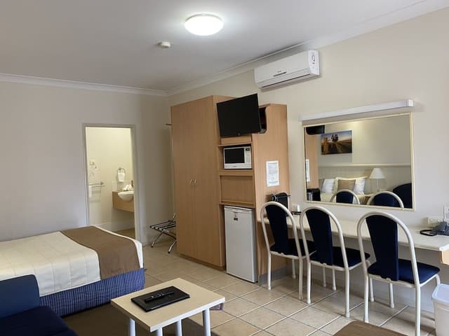 Standard Room, Non Smoking (Queen + Single Suite)