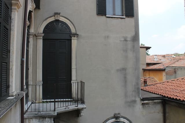 Studio (Red Rose Stradone S. maffei, 2)