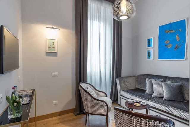 Suite, City View