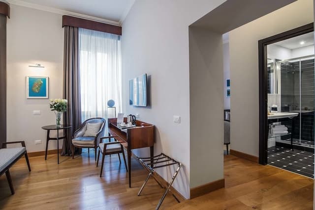 Suite, City View