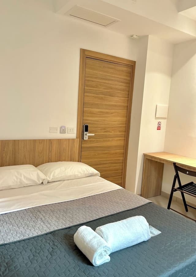 Single Room, Private Bathroom