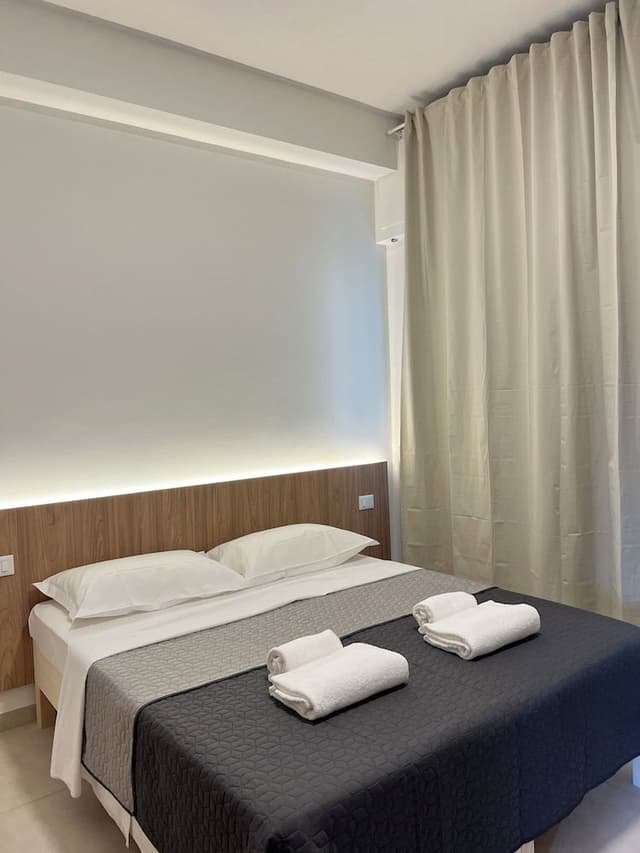 Basic Room, 1 Queen Bed, Ensuite