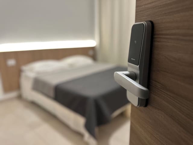 Basic Room, 1 Queen Bed, Ensuite