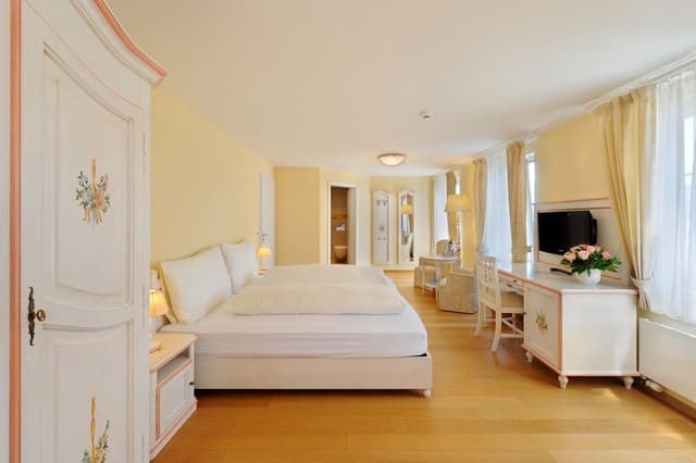 Junior Suite, 1 Bedroom, Balcony, Lake View