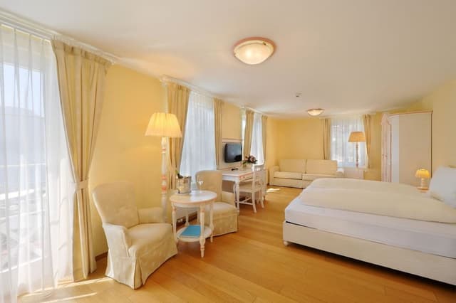 Junior Suite, 1 Bedroom, Balcony, Lake View