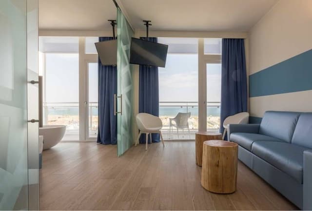 Suite, 1 Double or 2 Twin Beds, Balcony, Sea View