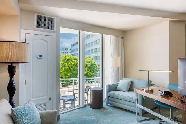 JR SUITE MOBILITY ACCESSIBLE RI SHWR - 1KNG
