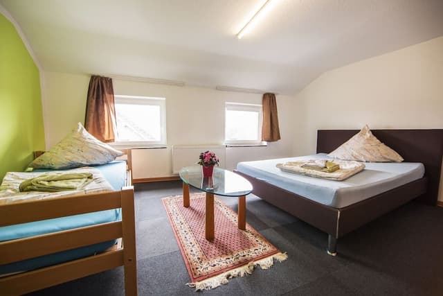 Economy Triple Room, 3 Twin Beds, Shared Bathroom