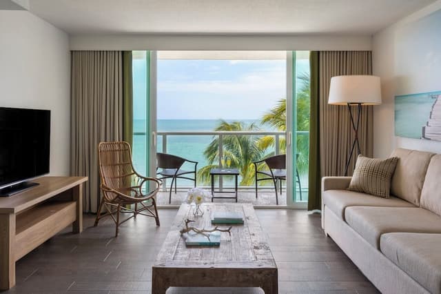 One Bedroom Oceanfront Suite King