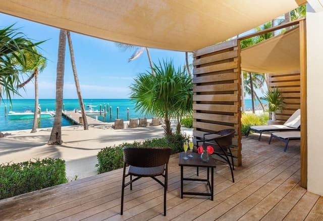 One Bedroom Oceanfront Suite Two Queens Lanai