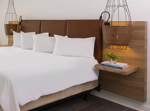 One Bedroom Oceanfront Suite King