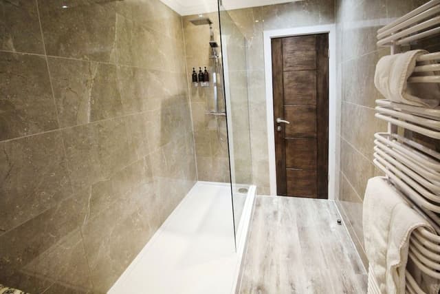 Suite, City View