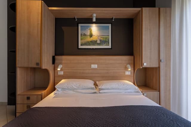 Superior Double or Twin Room, City View, Corner