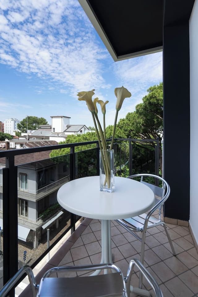 Superior Double or Twin Room, City View, Corner