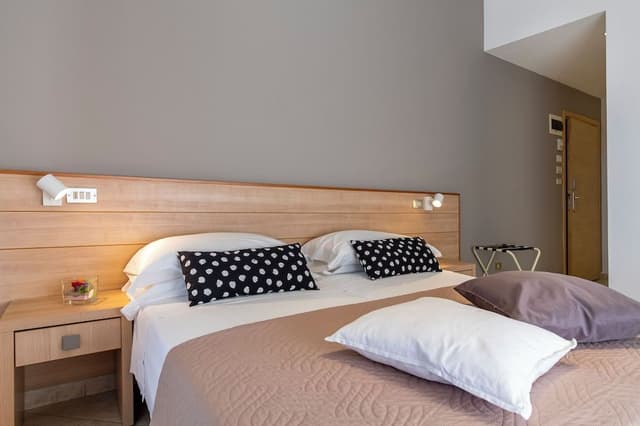 Superior Double or Twin Room, City View, Corner