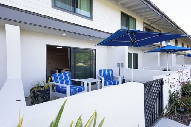Standard Queen Patio