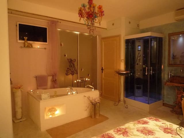 Double Room (Oxygene)