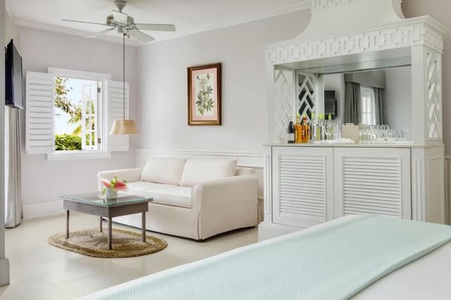 One-Bedroom Beachfront Suite