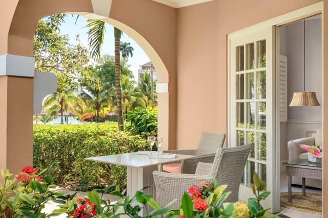 One-Bedroom Beachfront Suite