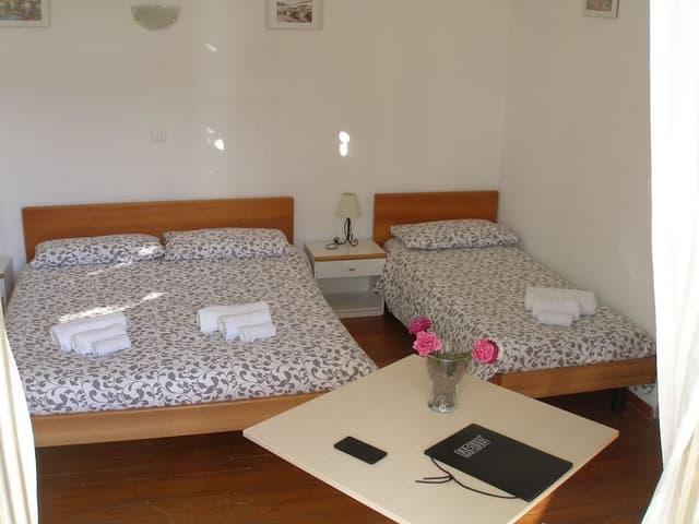 Triple Room, Bathtub