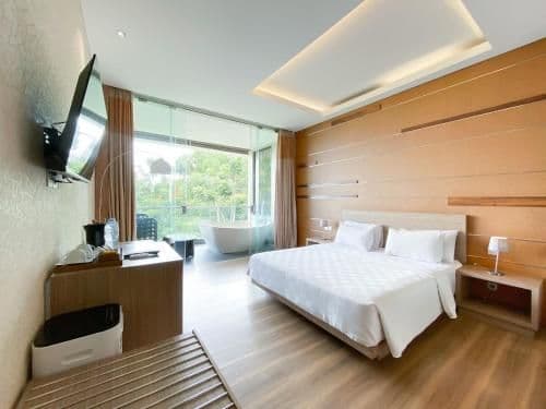 Honeymoon Suite