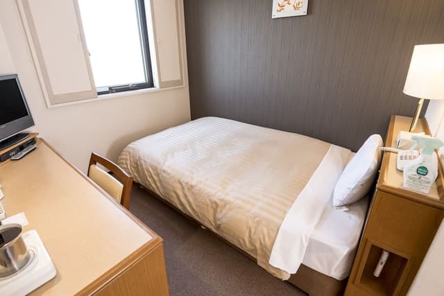 Single Room, Smoking