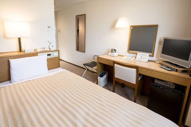 Single Room, Smoking