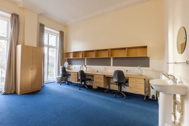Basic Triple Room, 3 Twin Beds, Shared Bathroom