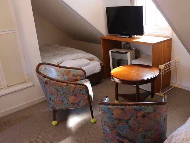 Room, Private Bathroom (5 Beds)