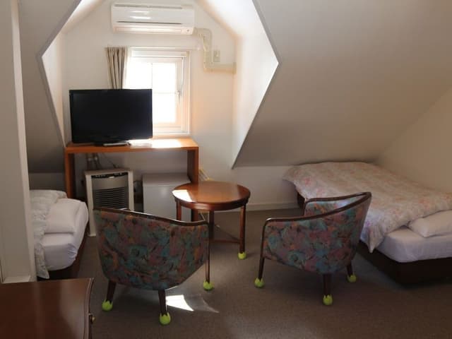 Room, Private Bathroom (5 Beds)