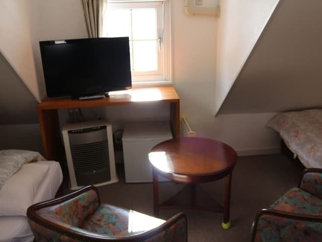 Room, Private Bathroom (5 Beds)