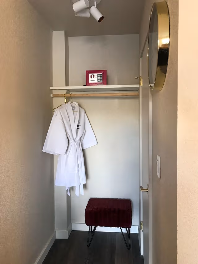 Comfort Studio Suite, 1 King Bed with Sofa bed