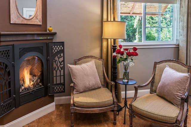 The Madrone, 1 King Bed, Private Bathroom