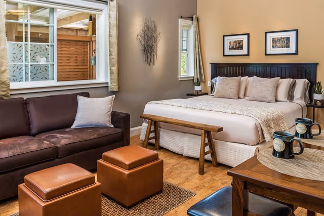 The Madrone, 1 King Bed, Private Bathroom