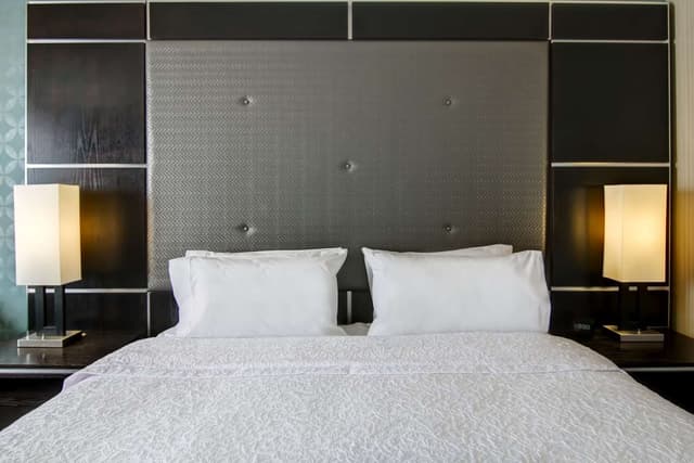 1 KING BED DELUXE ROOM WITH WHIRLPOOL NONSMOK