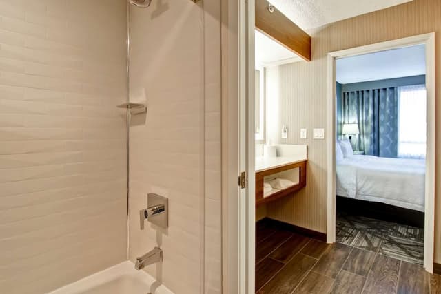 1 KING BED 1BDRM SUITE W/ KITCHEN NONSMOKING