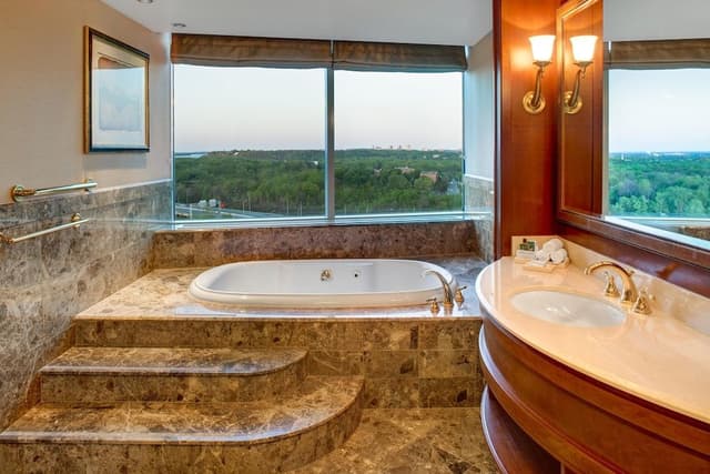 1 Bedroom Suite, 1 King Bed, Jetted Tub