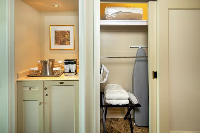 Classic Room, 1 King Bed, Accessible