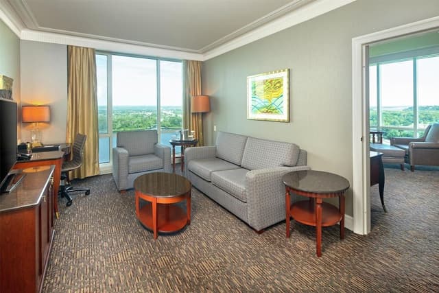 Suite, Club Lounge Access